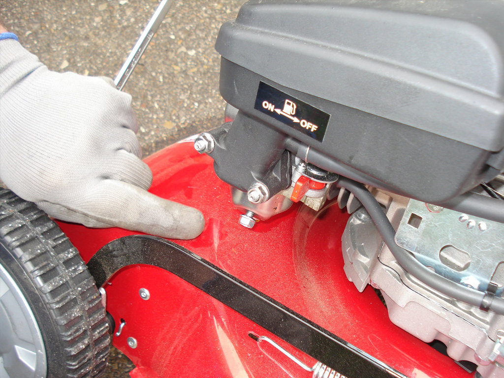Maintenance of a lawn mower