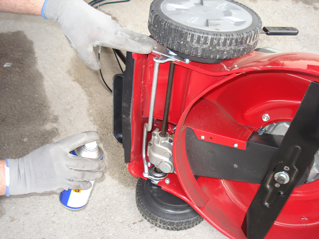 Maintenance of a lawn mower
