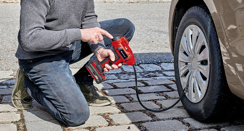 car air compressor pumps up car tyres